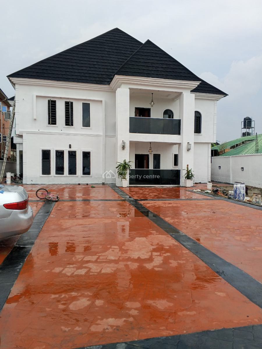 Luxury Newly Built 2 Bedroom Upstairs, Divine Avenue Bucknor Estate, Isolo, Lagos, Flat / Apartment for Rent