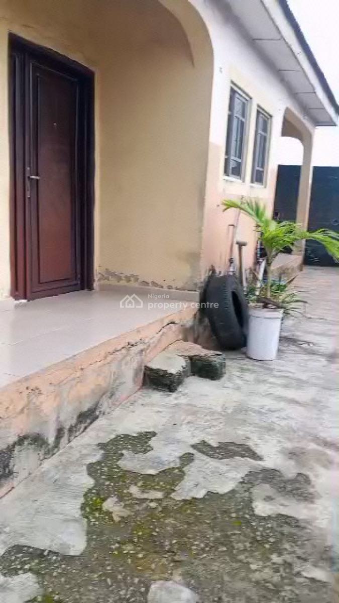 Income-ready 5 Units of Room & Parlour Self, Lucky Fibre, Ikorodu, Lagos, Detached Bungalow for Sale