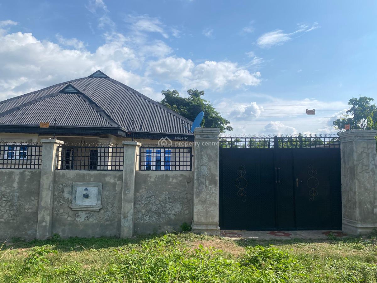 Neatly Used 3 Bedroom Bungalow, Erunmu, Olodo, Ibadan, Oyo, Detached Bungalow for Sale