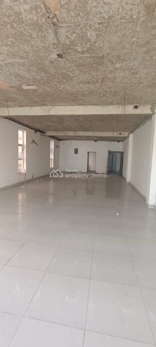 Newly Built 4-storey  Commercial Building, Comprising Five(5) Floors, Leķki Phase 1, Lekki, Lagos, Office Space for Rent