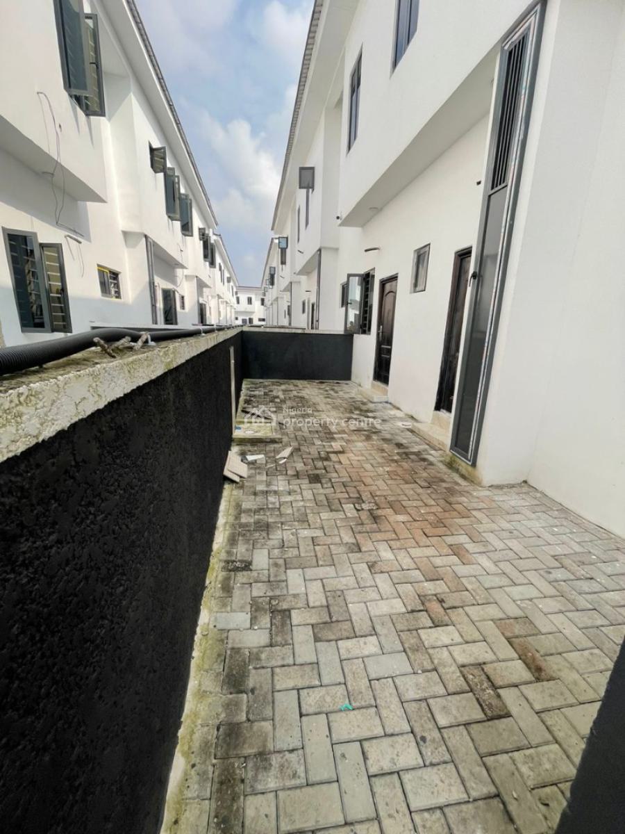 Very Spacious  2bedroom Suplex with Bq, Sangotedo, Ajah, Lagos, Terraced Duplex for Rent