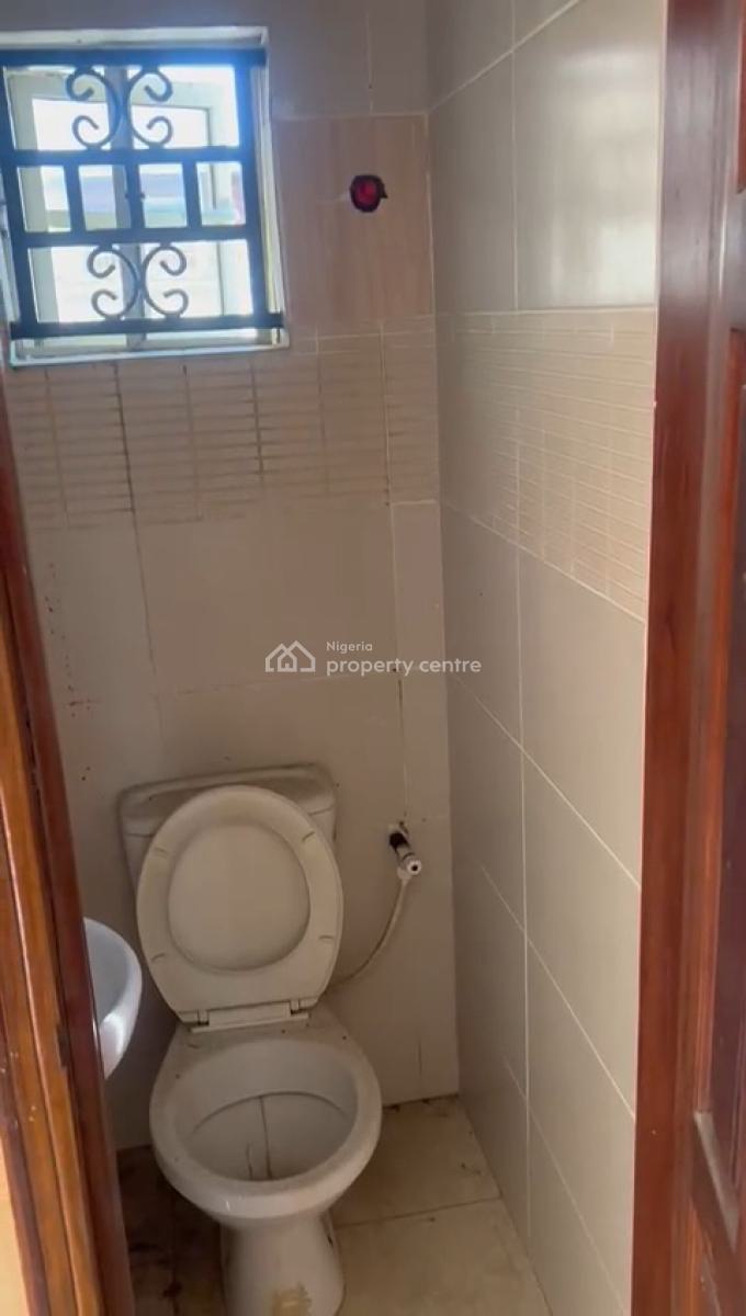 Spacious 3 Bedroom Flat, Eti-osa, Okun-ajah, Ajah, Lagos, Flat / Apartment for Rent