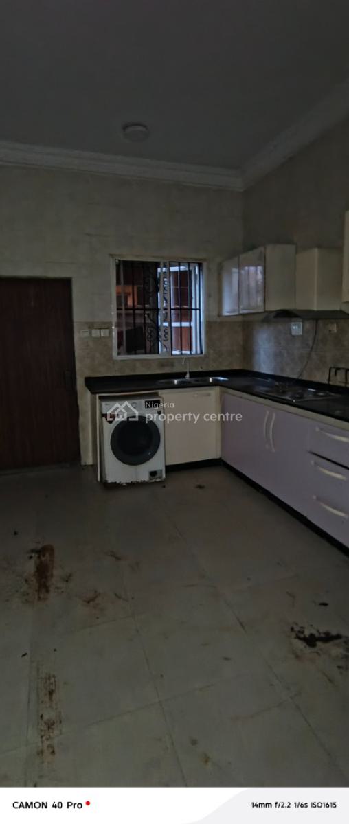 Room Upstairs Shared Apartment in Bera Estate, Bera Estate Off Chevron Drive, Lekki, Lagos, Self Contain (single Rooms) for Rent