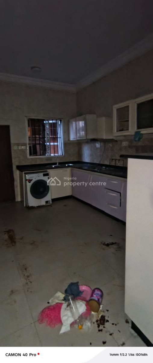 Room Upstairs Shared Apartment in Bera Estate, Bera Estate Off Chevron Drive, Lekki, Lagos, Self Contain (single Rooms) for Rent