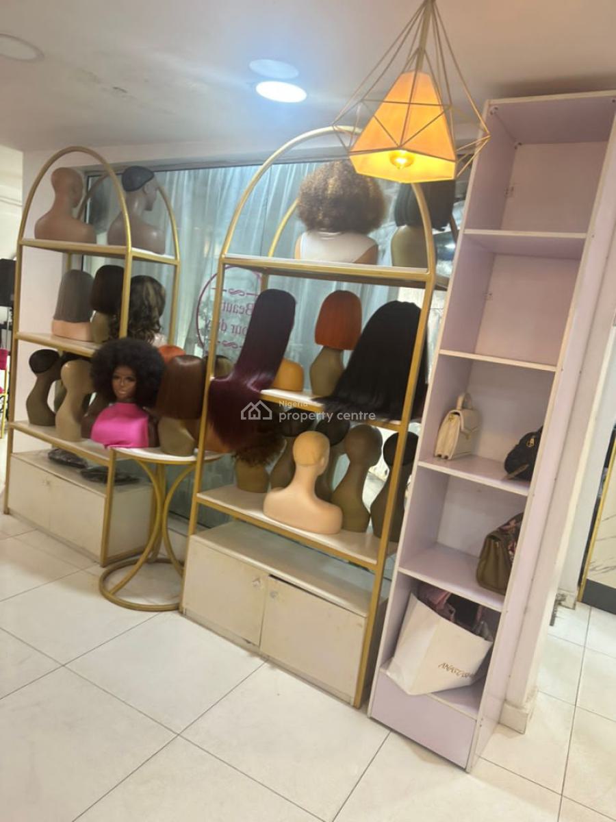 Exquisite and Topnotch Unisex Hair Salon, in an Estate Off Admiralty Way, Lekki Phase 1, Lekki, Lagos, Commercial Property for Rent