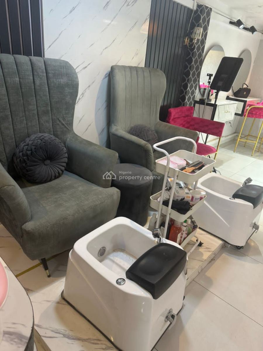 Exquisite and Topnotch Unisex Hair Salon, in an Estate Off Admiralty Way, Lekki Phase 1, Lekki, Lagos, Commercial Property for Rent