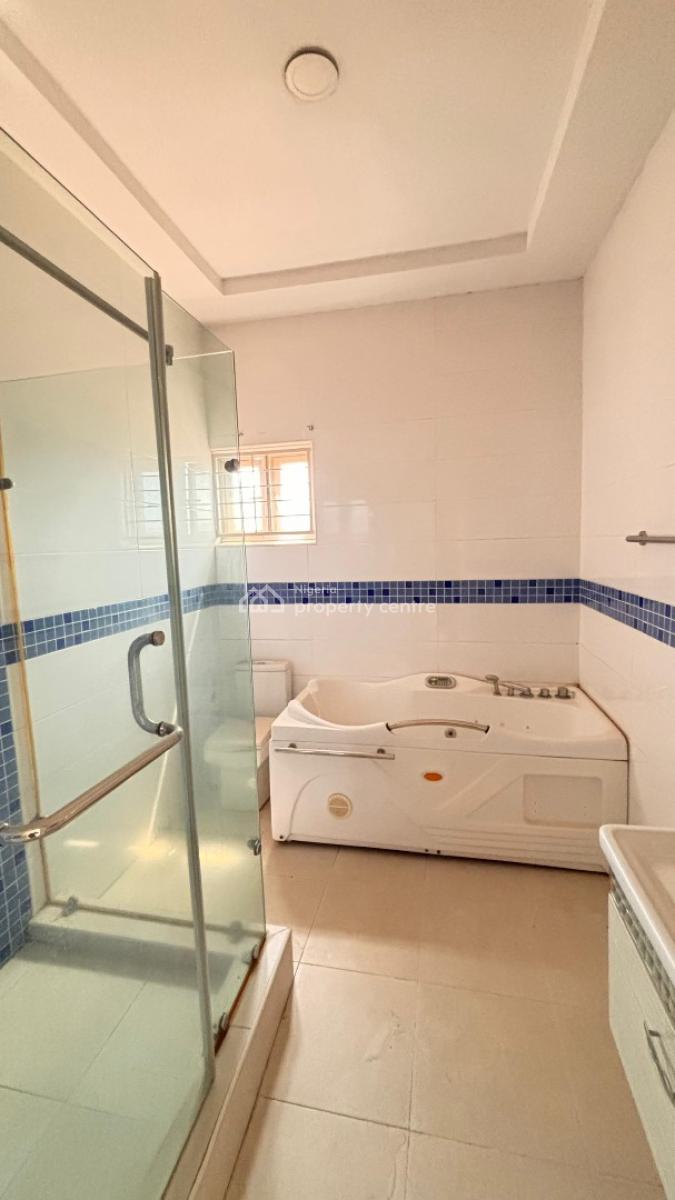 5bedroom, in an Estate Before Orchid Road, Lekki, Lagos, House for Rent
