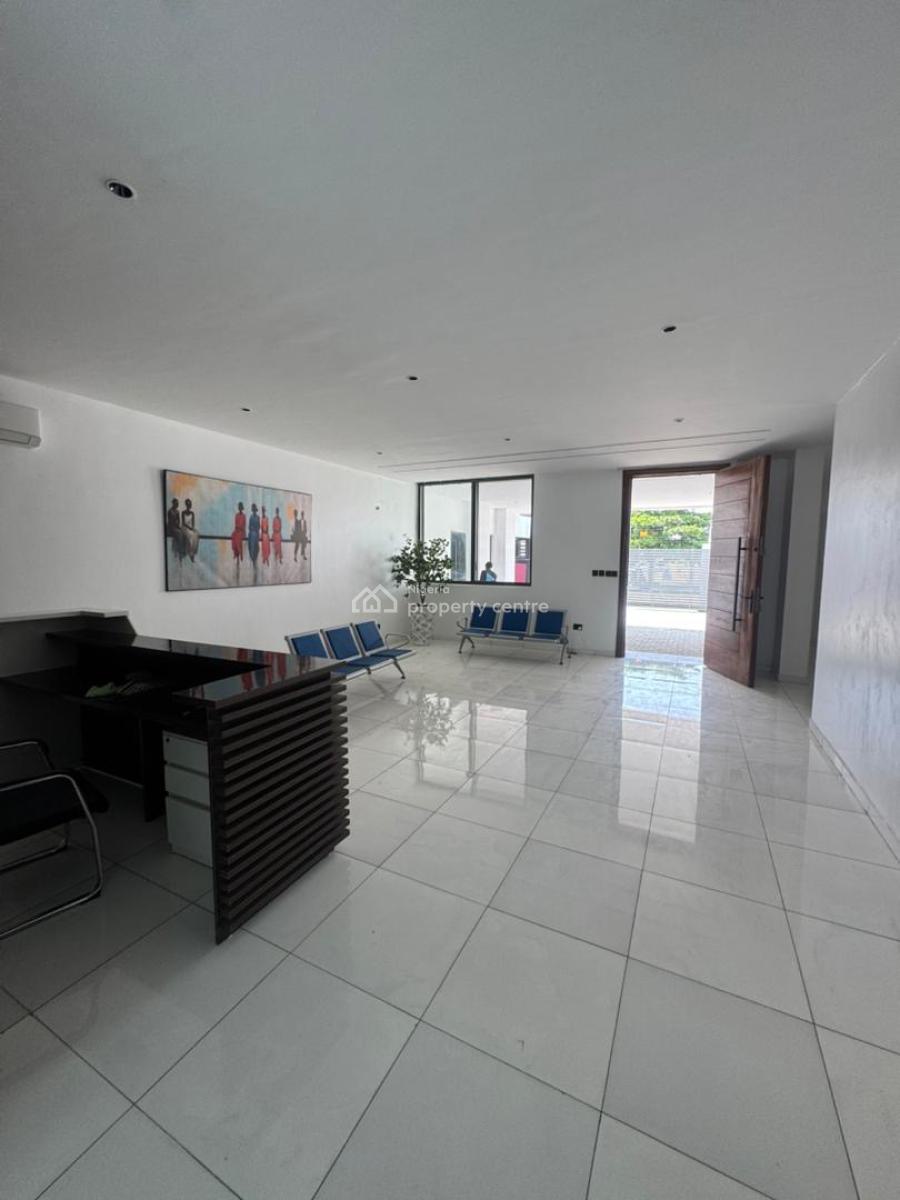 Aesthetically Pleasing 2 Bedroom Apartment with Pool, Elevator, Lekki Phase 1, Lekki, Lagos, Block of Flats for Sale