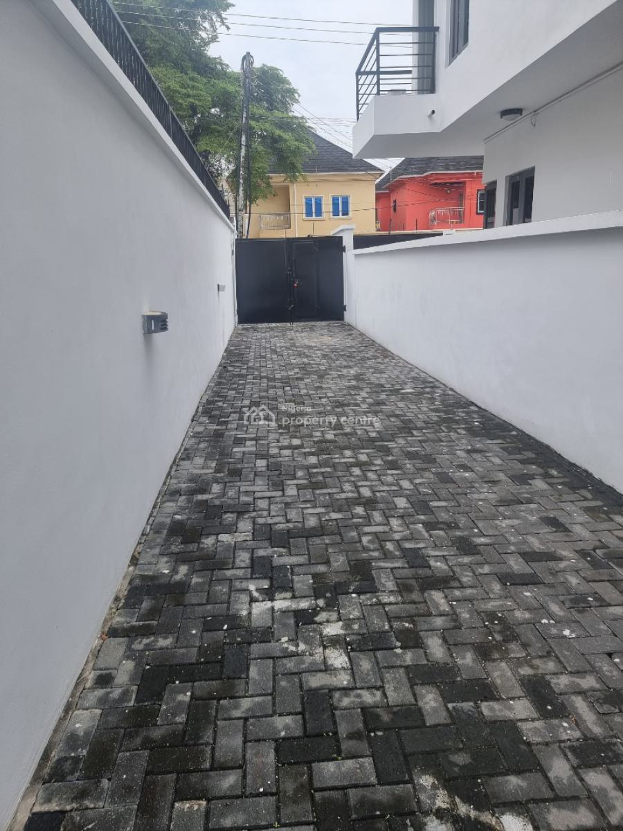 4 Bedroom Semi-detached with Bq and Security House, Off Admiralty Way, Lekki Phase 1, Lekki, Lagos, Semi-detached Duplex for Rent