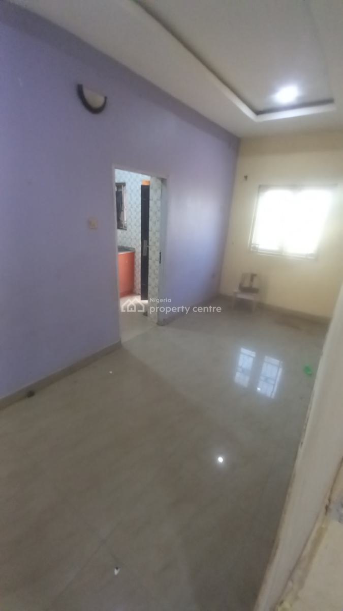 Standard 2 Bedrooms Flat, Dawaki, Gwarinpa, Abuja, Flat / Apartment for Rent