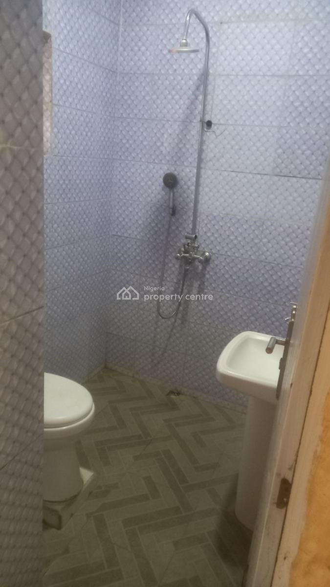 Standard 2 Bedrooms Flat, Dawaki, Gwarinpa, Abuja, Flat / Apartment for Rent