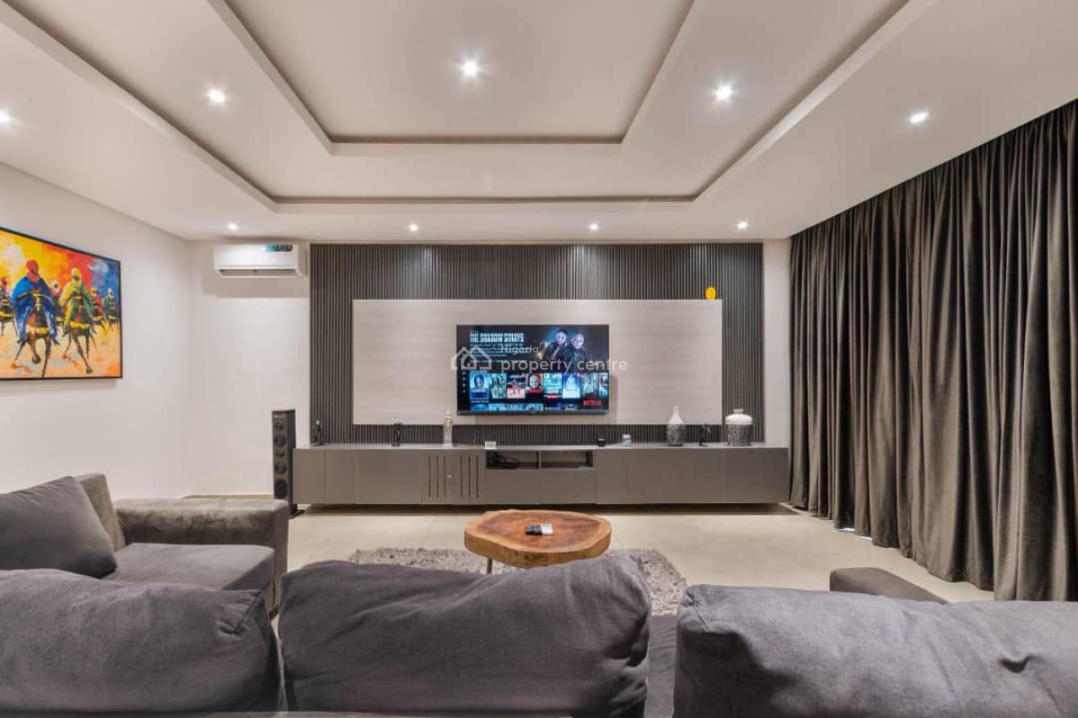 Papaya Stadium Spacious Living Room, 3 Bedroom Apartment  ( Snooker Bo, Lekki Phase 1, Lekki, Lagos, Flat / Apartment Short Let