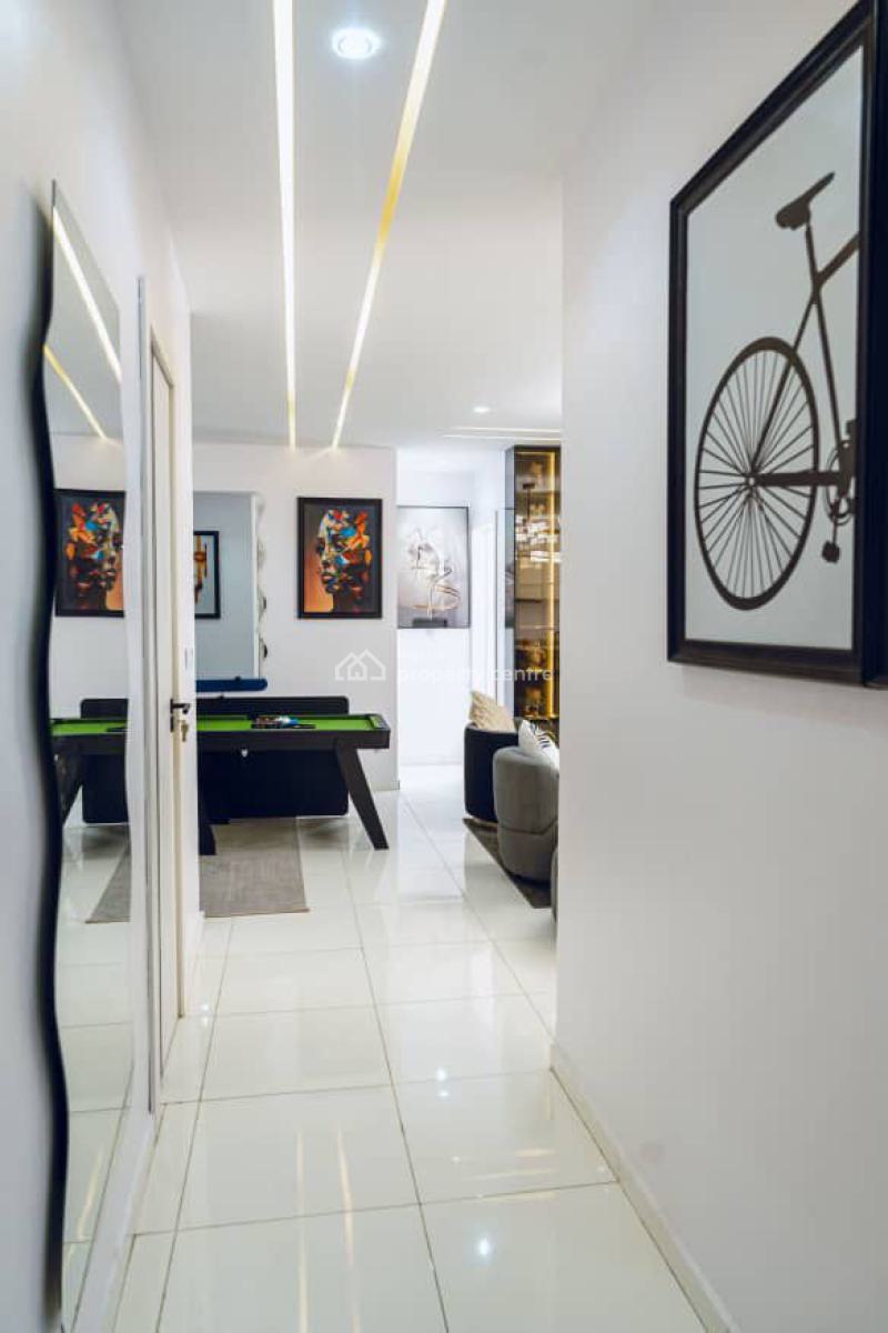 Papaya Stadium Spacious Living Room, 1 Bedroom Apartment  ( Snooker Bo, Lekki Phase 1, Lekki, Lagos, Flat / Apartment Short Let