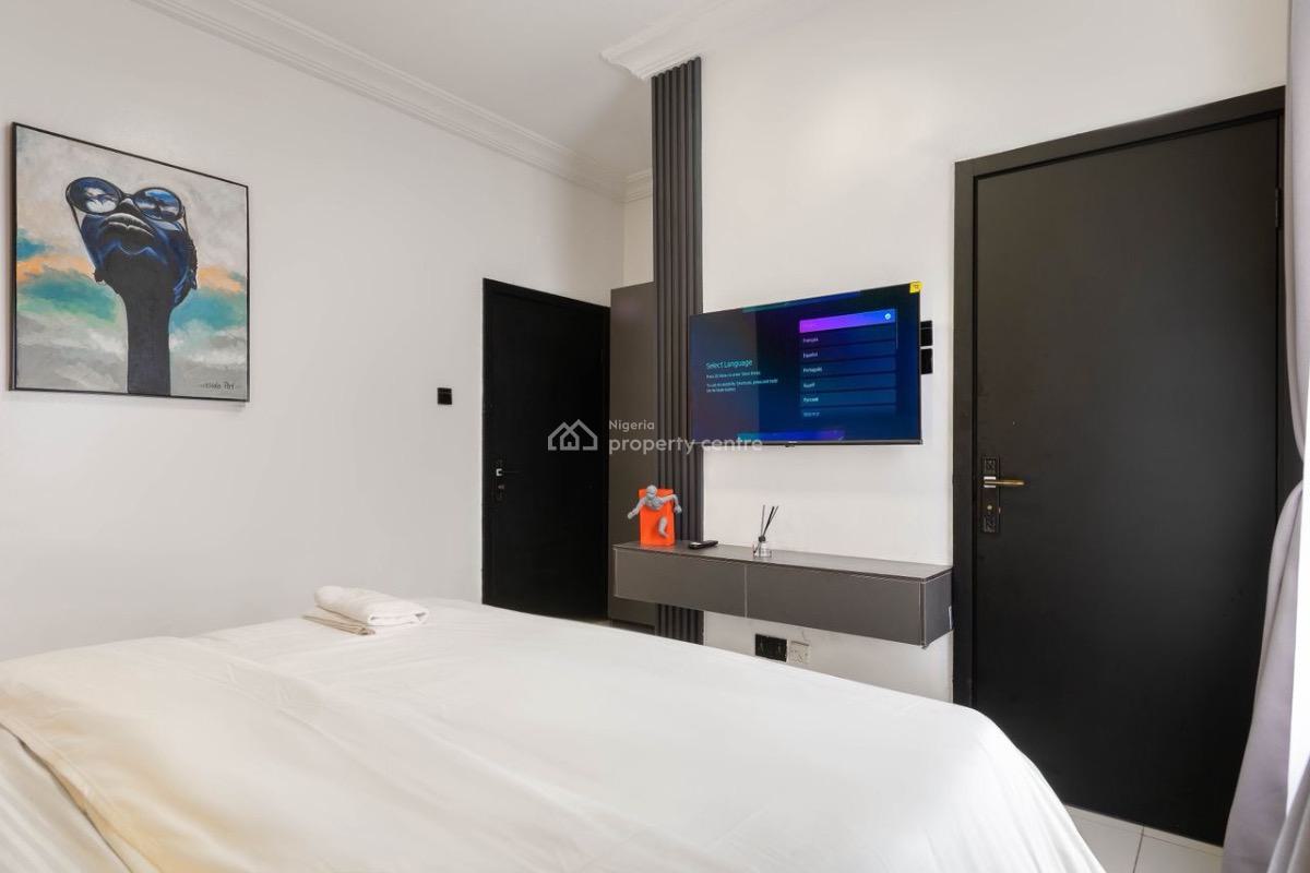 Papaya Stadium Spacious Living Room, 3 Bedroom Apartment  ( Snooker Bo, Lekki Phase 1, Lekki, Lagos, Flat / Apartment Short Let