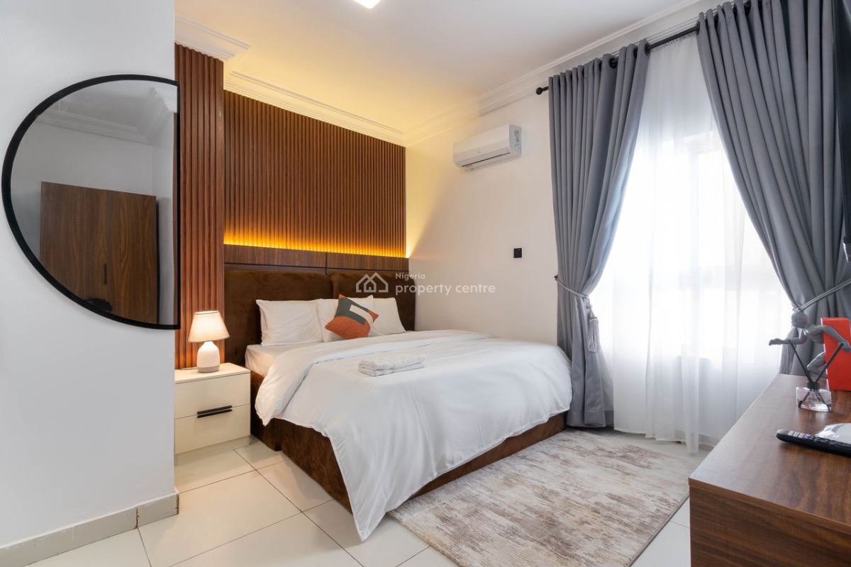 Papaya Stadium Spacious Living Room, 3 Bedroom Apartment  ( Snooker Bo, Lekki Phase 1, Lekki, Lagos, Flat / Apartment Short Let