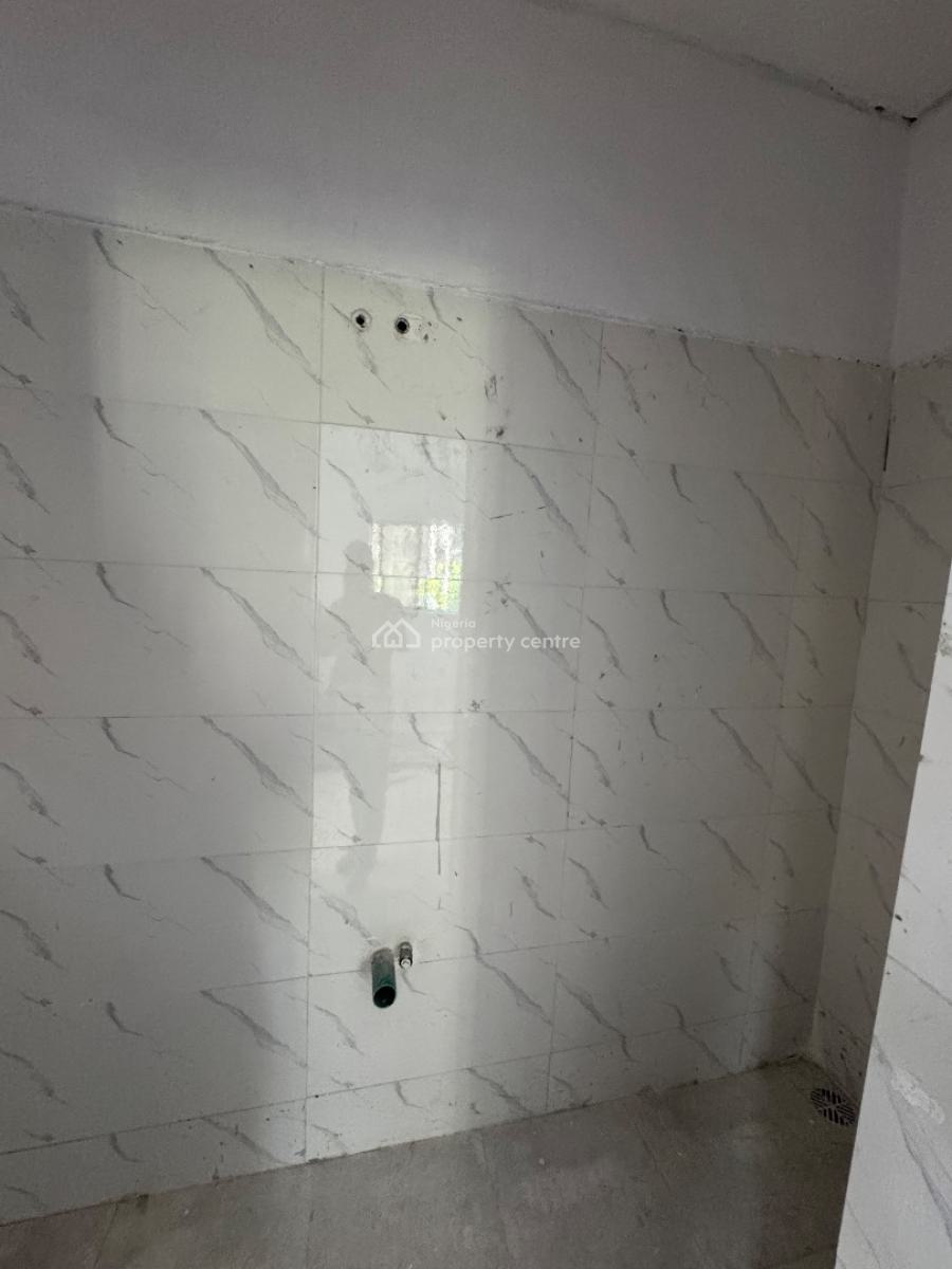 Spacious 2 Bedroom Apartment, Off Admiralty, Lekki Phase 1, Lekki, Lagos, Flat / Apartment for Rent