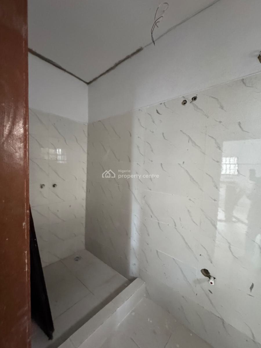 Spacious 2 Bedroom Apartment, Off Admiralty, Lekki Phase 1, Lekki, Lagos, Flat / Apartment for Rent