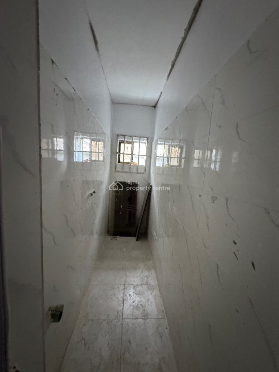 Spacious 2 Bedroom Apartment, Off Admiralty, Lekki Phase 1, Lekki, Lagos, Flat / Apartment for Rent