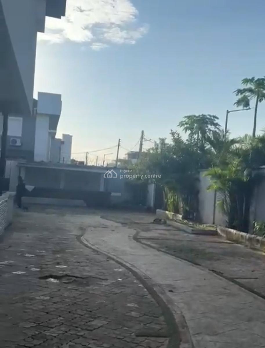 a 6bedroom Detached House with 3 Rooms En-suite Boys Quarters, Lekki, Lekki Phase 1, Lekki, Lagos, Commercial Property for Rent