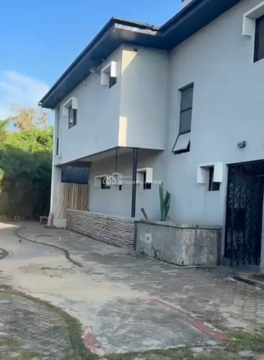 a 6bedroom Detached House with 3 Rooms En-suite Boys Quarters, Lekki, Lekki Phase 1, Lekki, Lagos, Commercial Property for Rent
