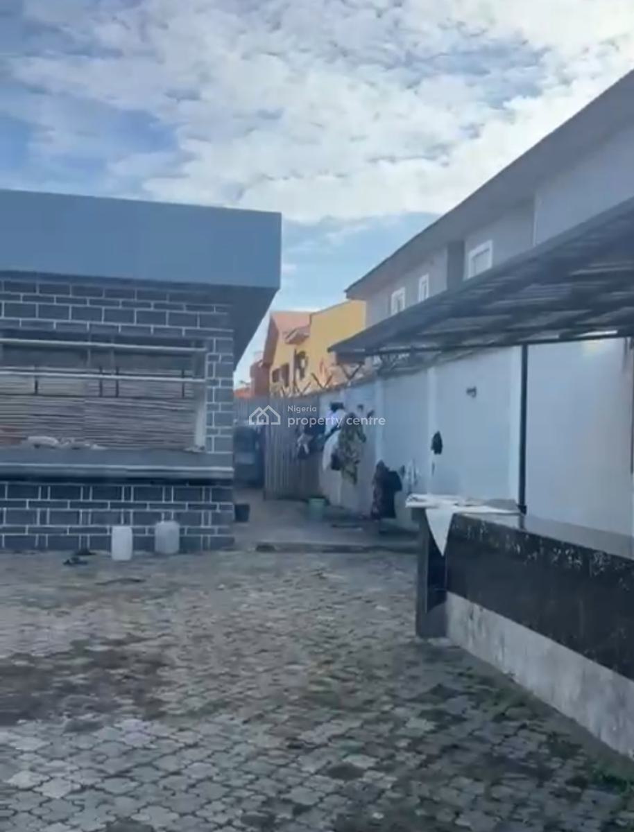 a 6bedroom Detached House with 3 Rooms En-suite Boys Quarters, Lekki, Lekki Phase 1, Lekki, Lagos, Commercial Property for Rent