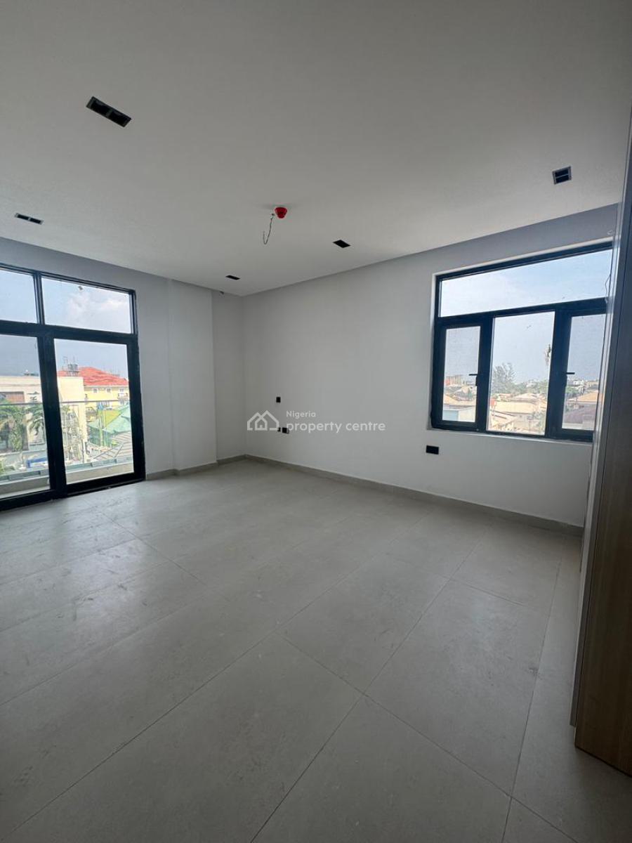 Nicely Built 3bedroom, Lekki Phase 1, Lekki, Lagos, Flat / Apartment for Sale