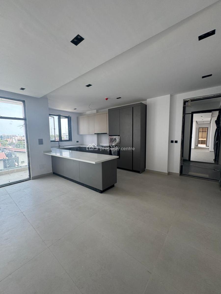 Nicely Built 3bedroom, Lekki Phase 1, Lekki, Lagos, Flat / Apartment for Sale