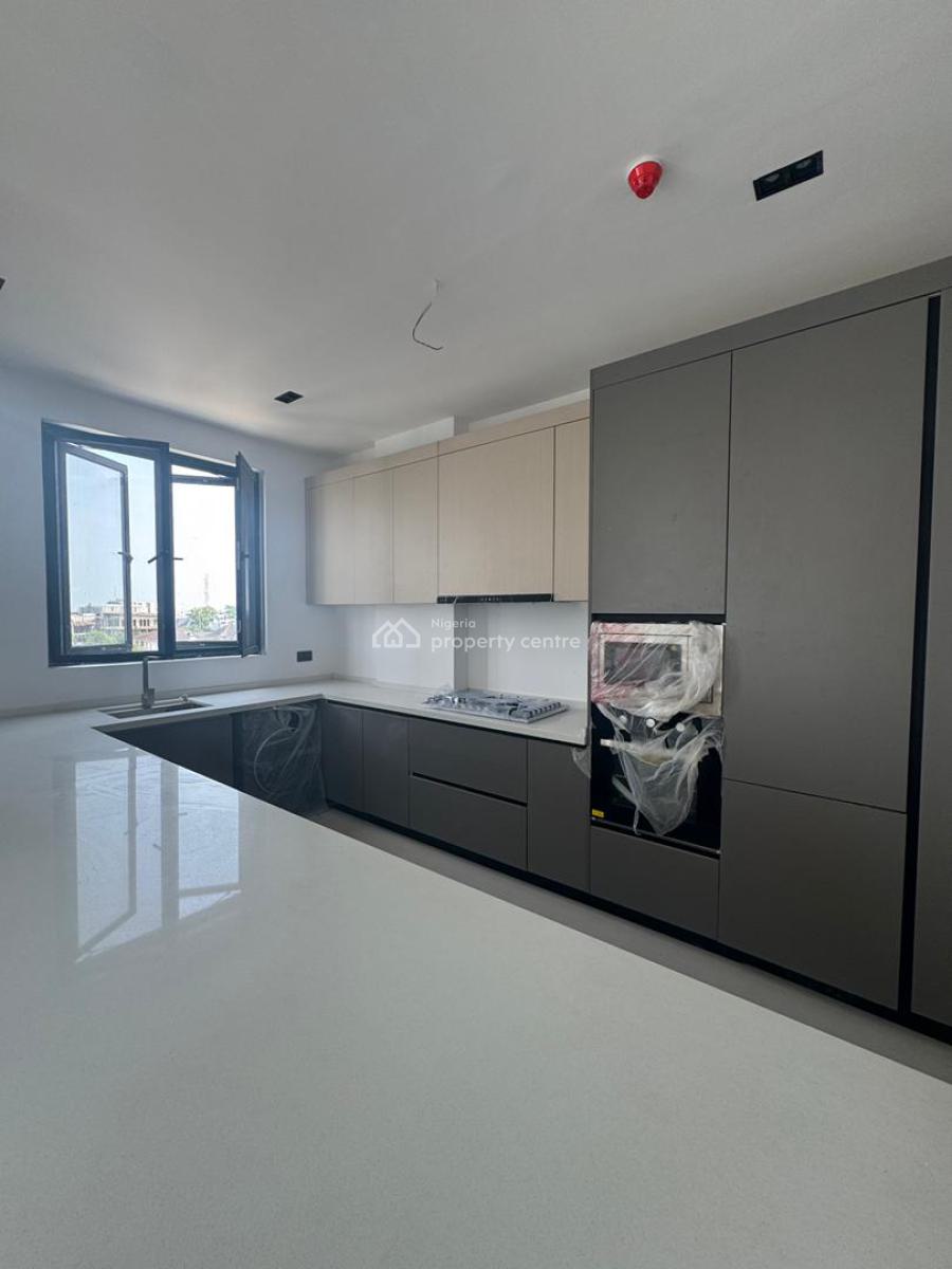 Nicely Built 3bedroom, Lekki Phase 1, Lekki, Lagos, Flat / Apartment for Sale