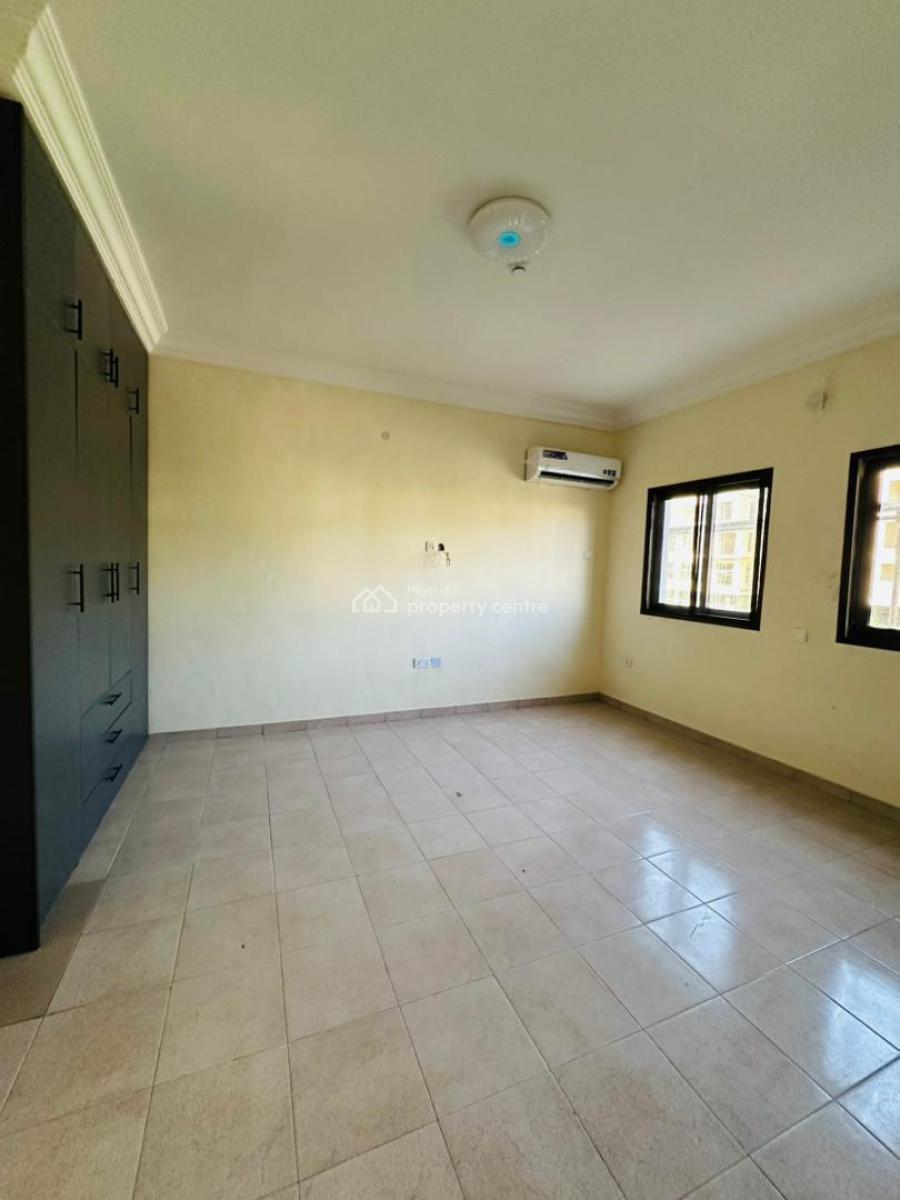 Newly Renovated 3-bedroom Apartments., Lekki Phase 1, Lekki, Lagos, Flat / Apartment for Rent