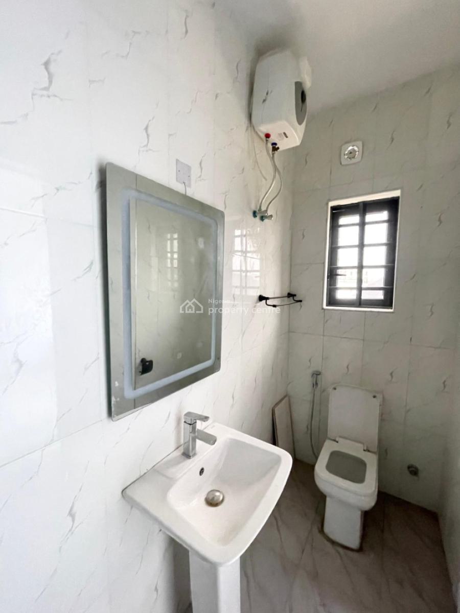 Lovely 2 Bedroom Apartment, Ologolo, Ologolo, Lekki, Lagos, Flat / Apartment for Sale