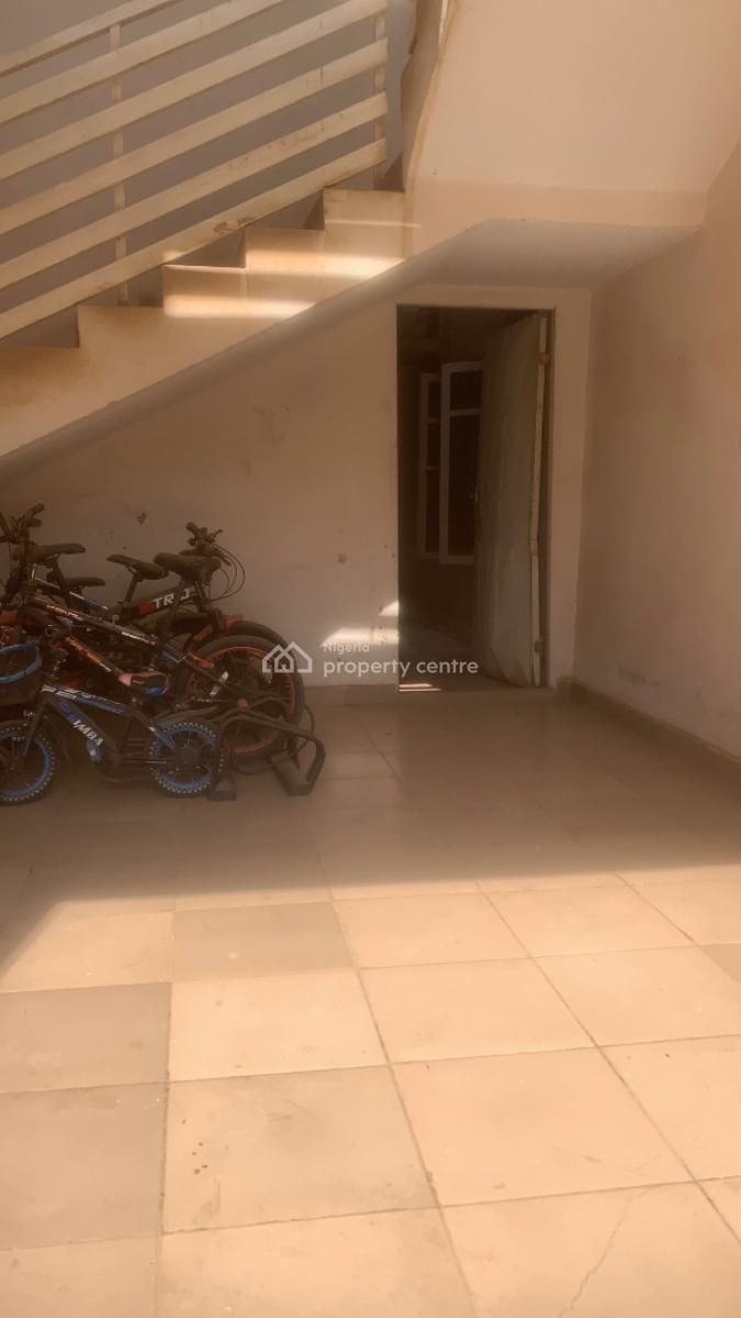 Exclusive 4 Bedroom Apartment with Bq, Wuye Dakibiyu After Kia Academy, Wuye, Abuja, Flat / Apartment for Rent