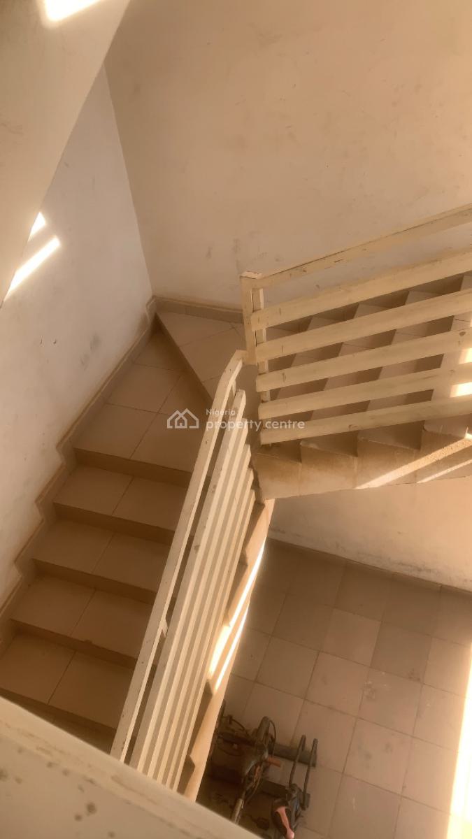 Exclusive 4 Bedroom Apartment with Bq, Wuye Dakibiyu After Kia Academy, Wuye, Abuja, Flat / Apartment for Rent