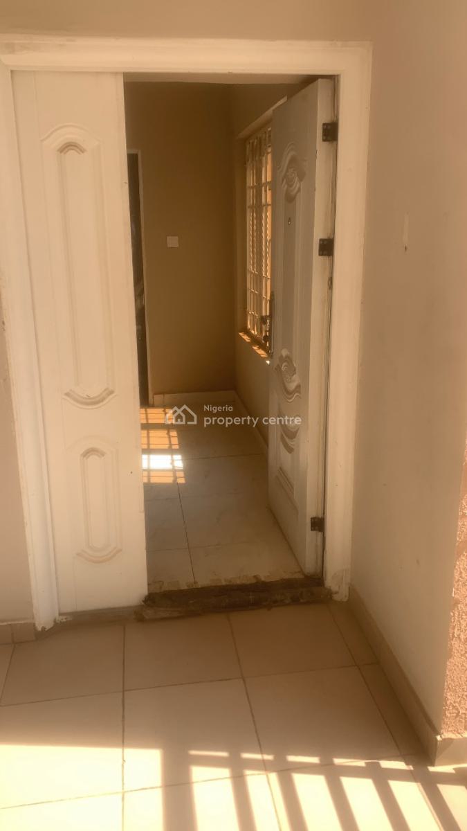 Exclusive 4 Bedroom Apartment with Bq, Wuye Dakibiyu After Kia Academy, Wuye, Abuja, Flat / Apartment for Rent
