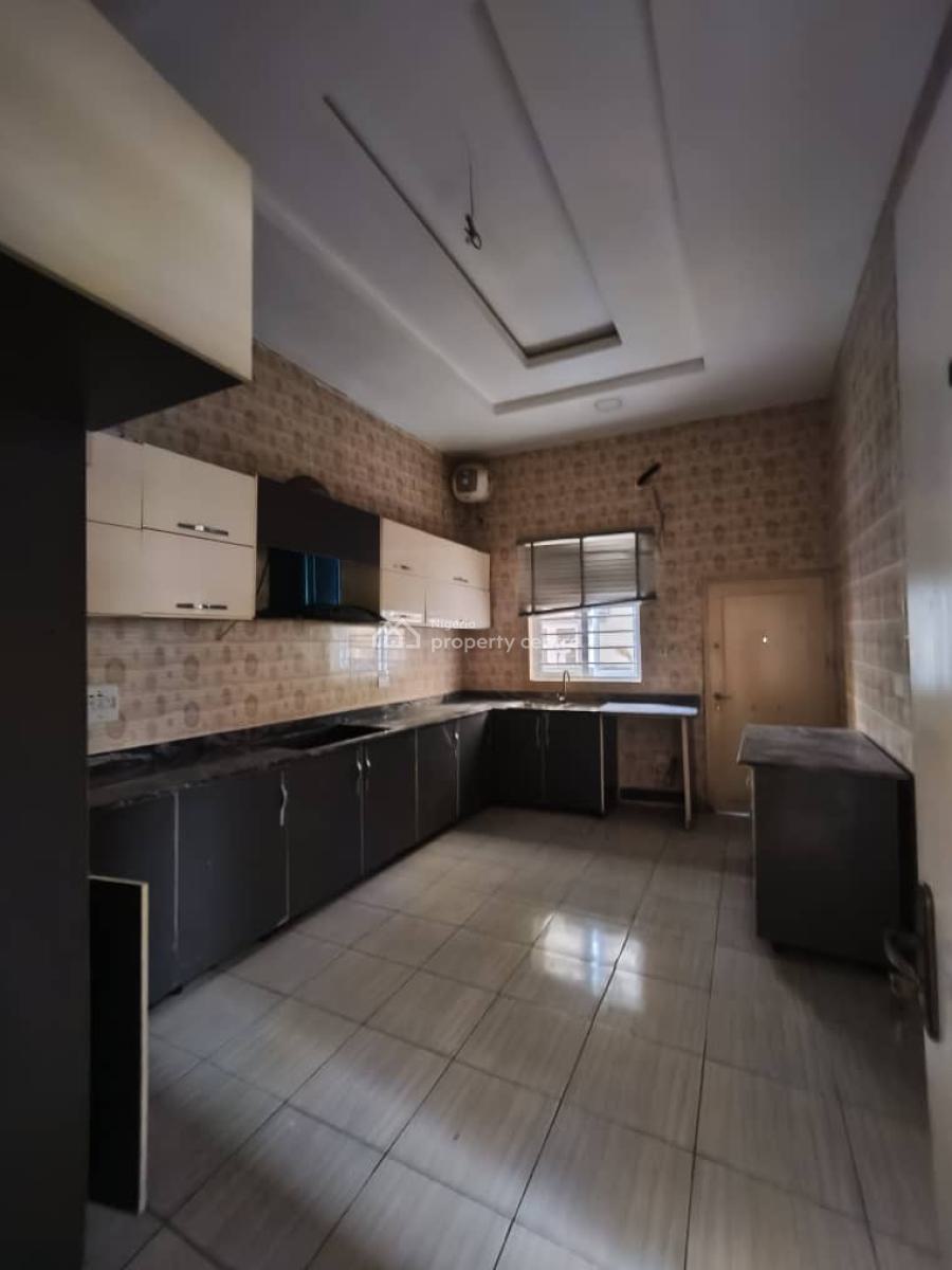 Well Renovated 4bedroom Semi Detached Duplex with Bq, Ologolo, Lekki, Lagos, Semi-detached Duplex for Rent