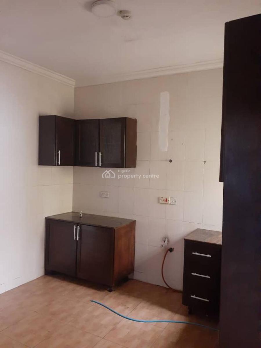 Spacious 3 Bedroom Flat in a Secured Environment, U3 Estate Lekki Right, Lekki Phase 1, Lekki, Lagos, Flat / Apartment for Rent