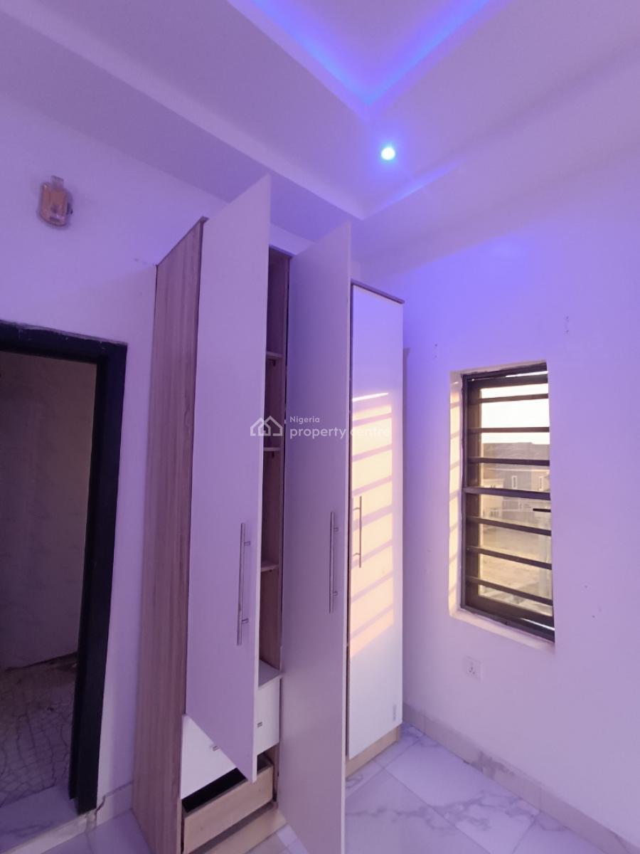 a Well Built 2bedroom Flat, Before Novare Shoprite Ajah, Lekki Phase 2, Lekki, Lagos, Flat / Apartment for Rent