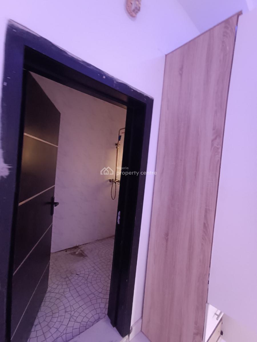 a Well Built 2bedroom Flat, Before Novare Shoprite Ajah, Lekki Phase 2, Lekki, Lagos, Flat / Apartment for Rent