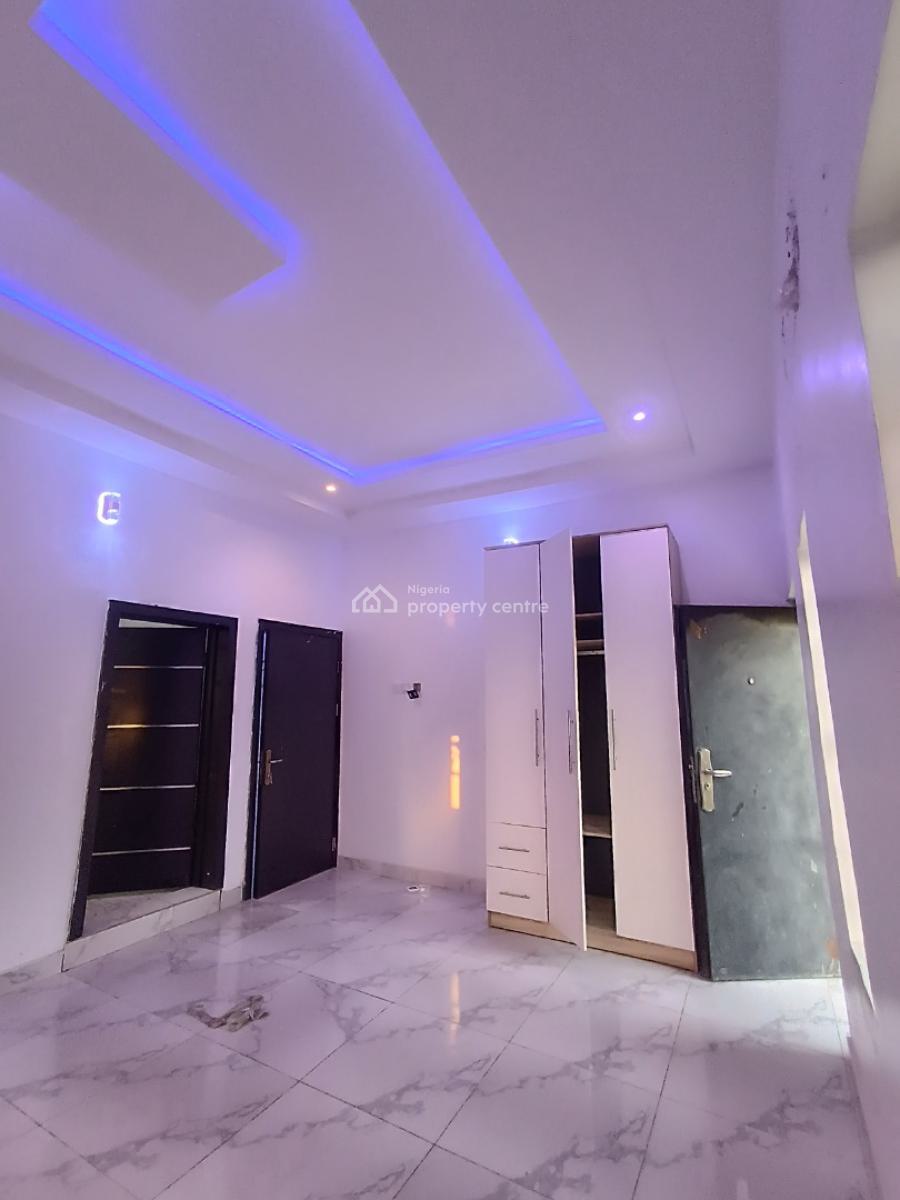 a Well Built 2bedroom Flat, Before Novare Shoprite Ajah, Lekki Phase 2, Lekki, Lagos, Flat / Apartment for Rent