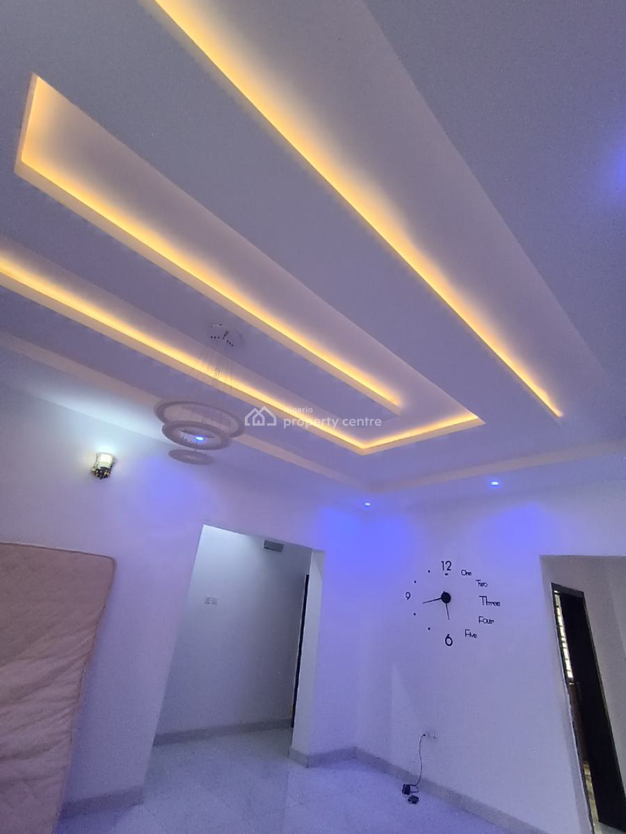 a Well Built 2bedroom Flat, Before Novare Shoprite Ajah, Lekki Phase 2, Lekki, Lagos, Flat / Apartment for Rent