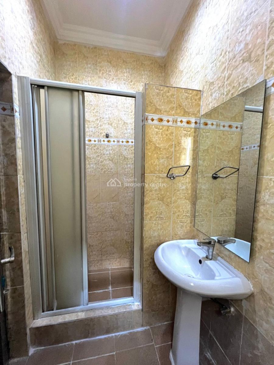 2bedroom  Flat with Spacious Compound, Oniru, Victoria Island (vi), Lagos, Flat / Apartment for Rent