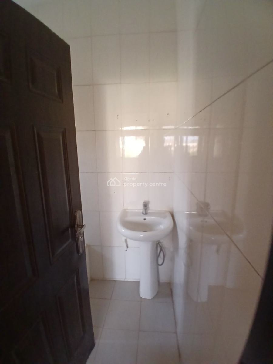 Newly Renovated 3 Bedroom Flat, Durumi, Abuja, Flat / Apartment for Rent