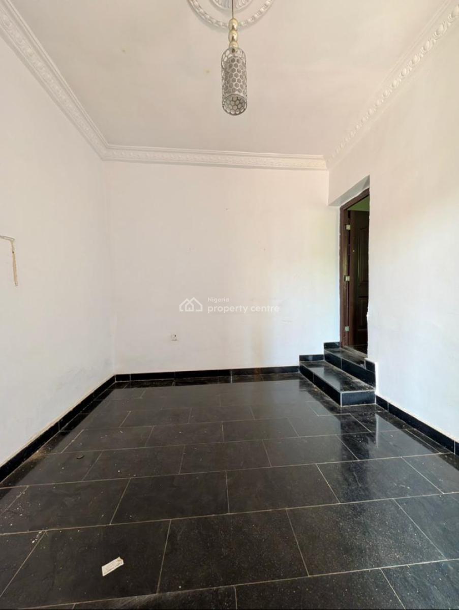 4 Bedroom Flat with 1 Room Bq and 2 Sitting Rooms, Location: Bashorun, Ibadan, Ibadan, Oyo, House for Sale