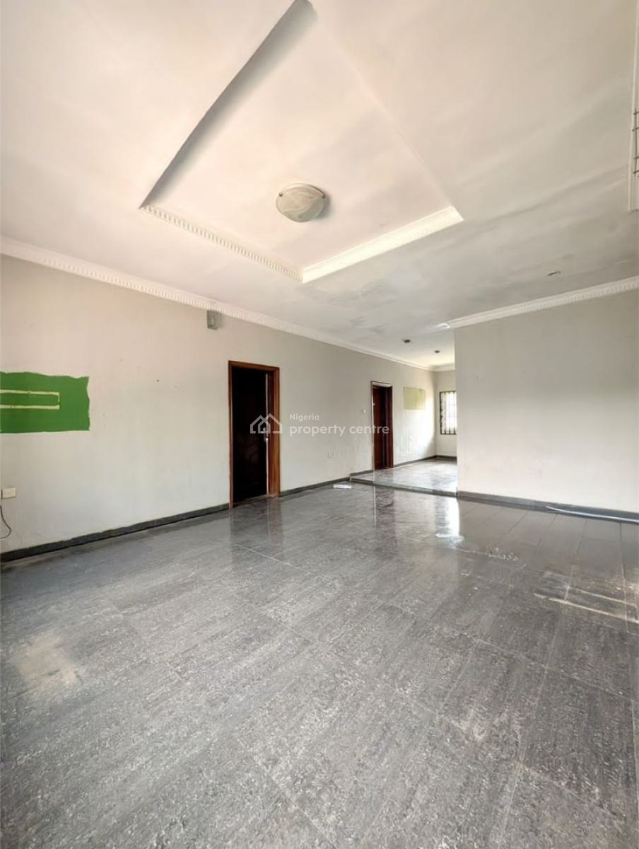 4 Bedroom Flat with 1 Room Bq and 2 Sitting Rooms, Location: Bashorun, Ibadan, Ibadan, Oyo, House for Sale