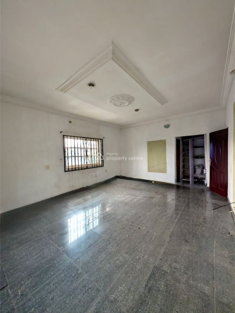 4 Bedroom Flat with 1 Room Bq and 2 Sitting Rooms, Location: Bashorun, Ibadan, Ibadan, Oyo, House for Sale