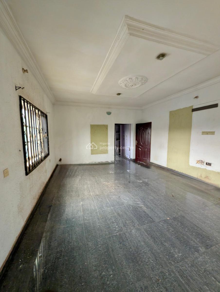 4 Bedroom Flat with 1 Room Bq and 2 Sitting Rooms, Location: Bashorun, Ibadan, Ibadan, Oyo, House for Sale