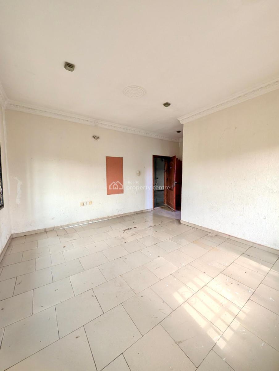 4 Bedroom Flat with 1 Room Bq and 2 Sitting Rooms, Location: Bashorun, Ibadan, Ibadan, Oyo, House for Sale