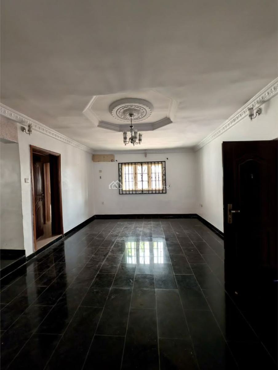 4 Bedroom Flat with 1 Room Bq and 2 Sitting Rooms, Location: Bashorun, Ibadan, Ibadan, Oyo, House for Sale