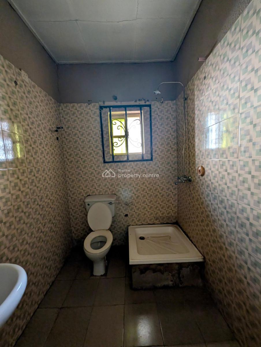 4 Bedroom Flat with 1 Room Bq and 2 Sitting Rooms, Location: Bashorun, Ibadan, Ibadan, Oyo, House for Sale