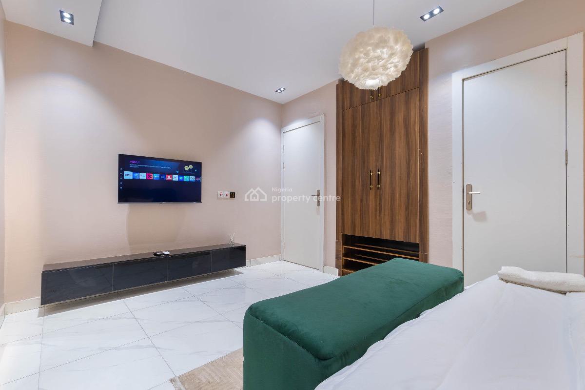 Beautiful 3 Bedroom Apartment with Swimming Pool, Lekki, Lekki Phase 1, Lekki, Lagos, Flat / Apartment Short Let