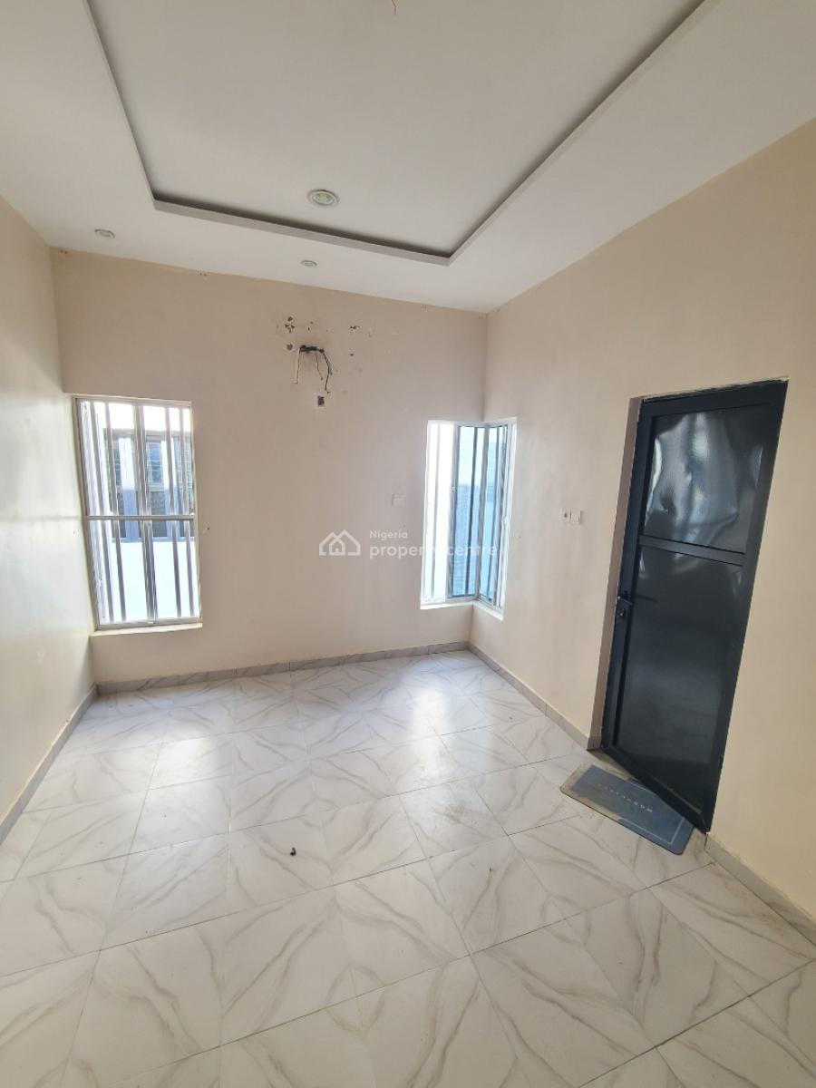 Well Maintained 3 Bedroom Flat, Ilasan, Lekki, Lagos, Flat / Apartment for Rent
